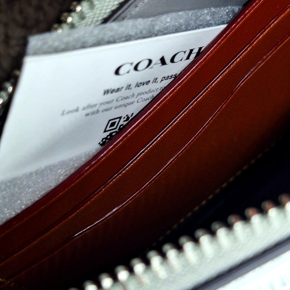 Platinum Coach Handbag - Picture 3 of 7